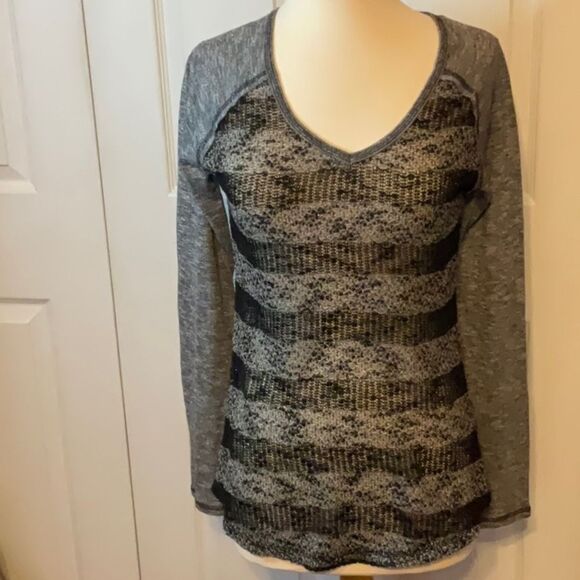 Miss Me Black Gray Semi Sheer Tunic Sweater Top Medium New - Picture 1 of 4